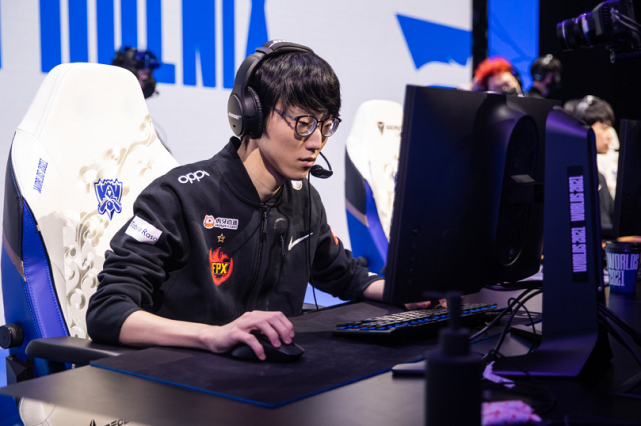 开云体育-詹姆斯在FPX比赛中爆冷，赛况扑朔迷离引发热议！的简单介绍