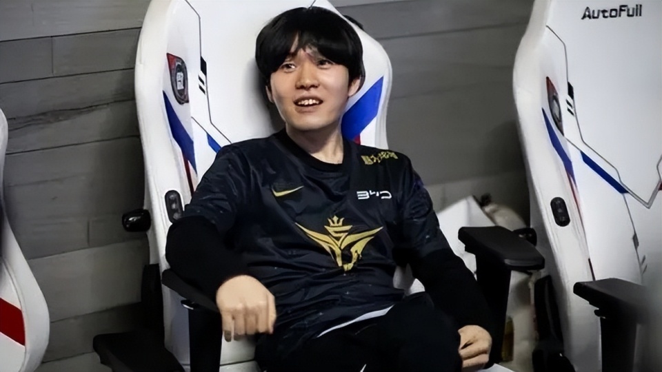 开云体育-包含Rookie迎来二十赛季高光表现,FPX球迷沸腾!的词条