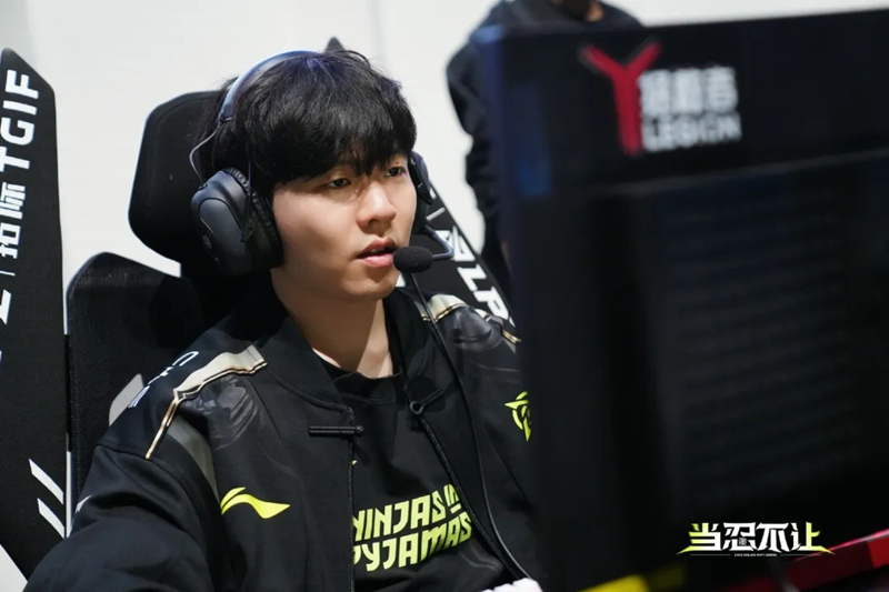 开云体育-包含Rookie迎来二十赛季高光表现,FPX球迷沸腾!的词条